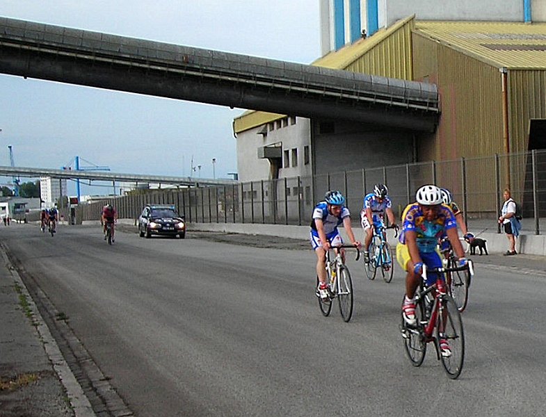 2011-08-05 09 Les Gentlemen Dernier Tour Ca s etire derriere.JPG